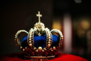 欧州王侯貴族の象徴である王冠｜サボイア家とロスチャイルド家による裏の支配構造